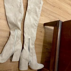 8.5 womens tan kendall and Kylie over the knee boot- NEVER BEEN WORN